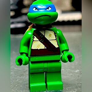 Lego TNT053 Leonardo , Plain Green Legs Teenage Mutant Ninja Turtle Minifigure